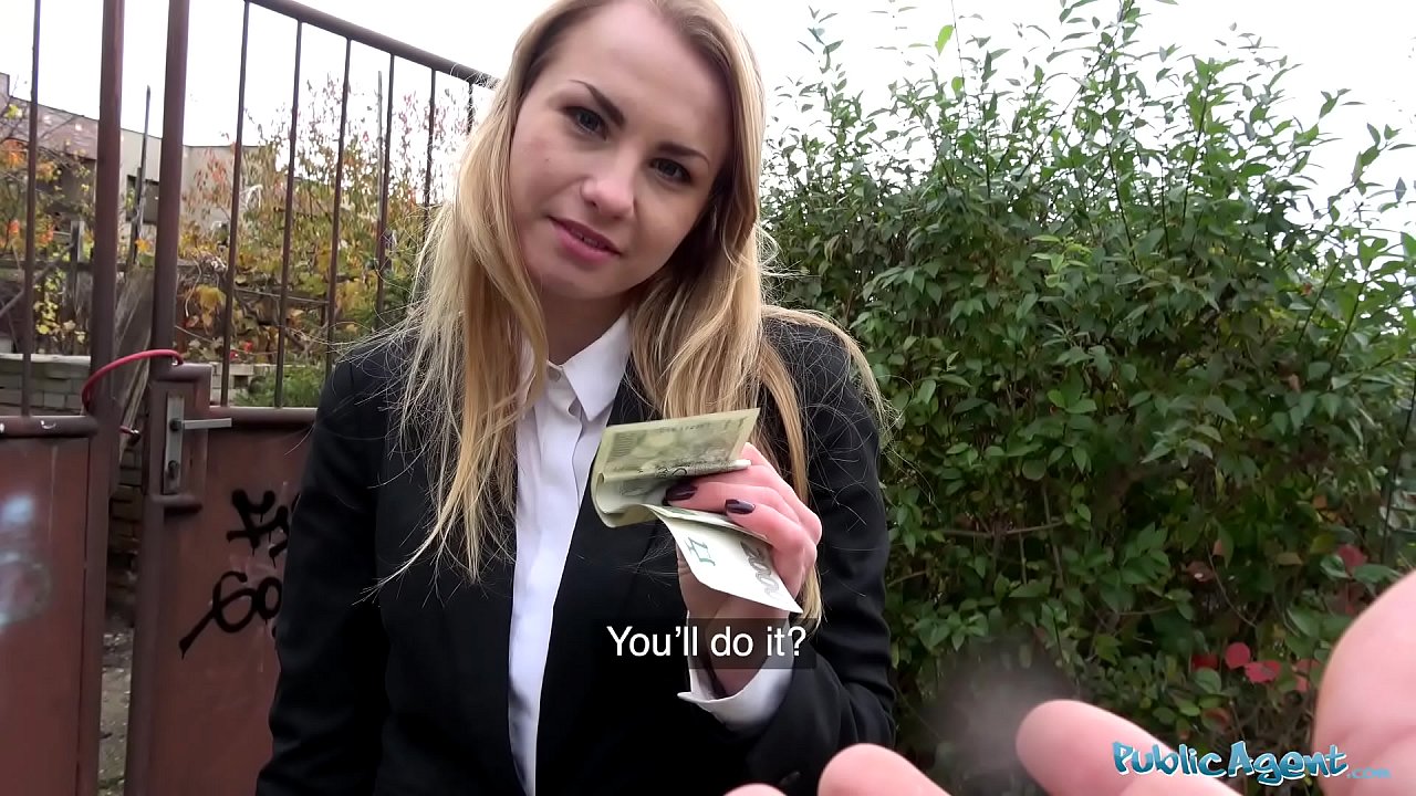 Симпатичная чешская уборщица повелась на легкие деньги и дала пикаперу